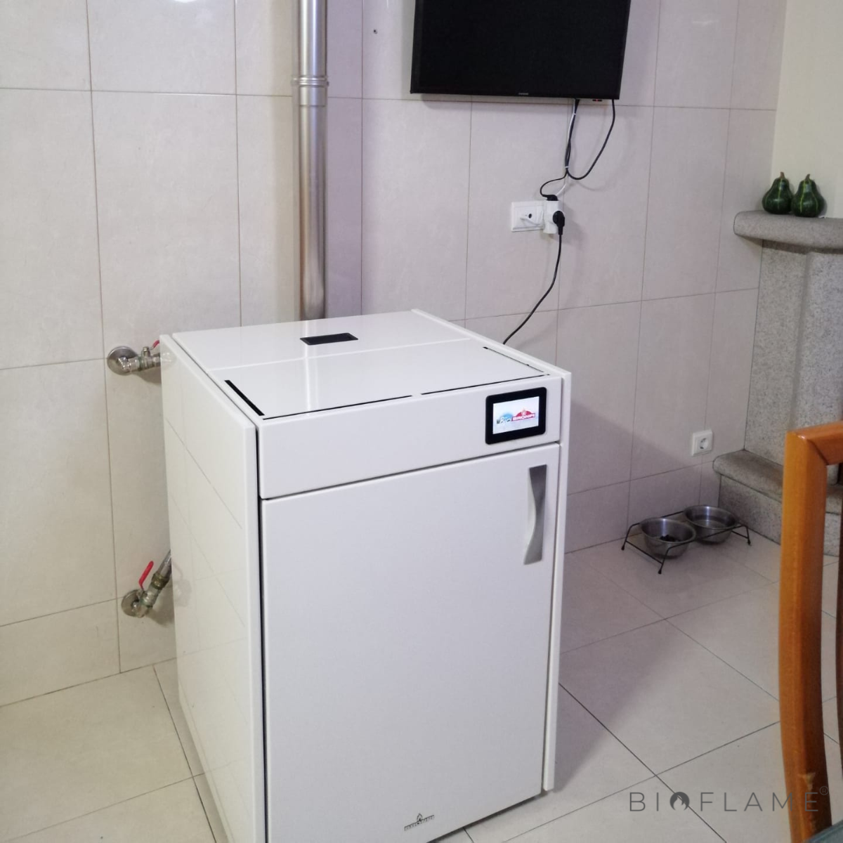 CALDEIRA A PELLETS PARA AQUECIMENTO CENTRAL - BIOBRONPI HYDROBOX