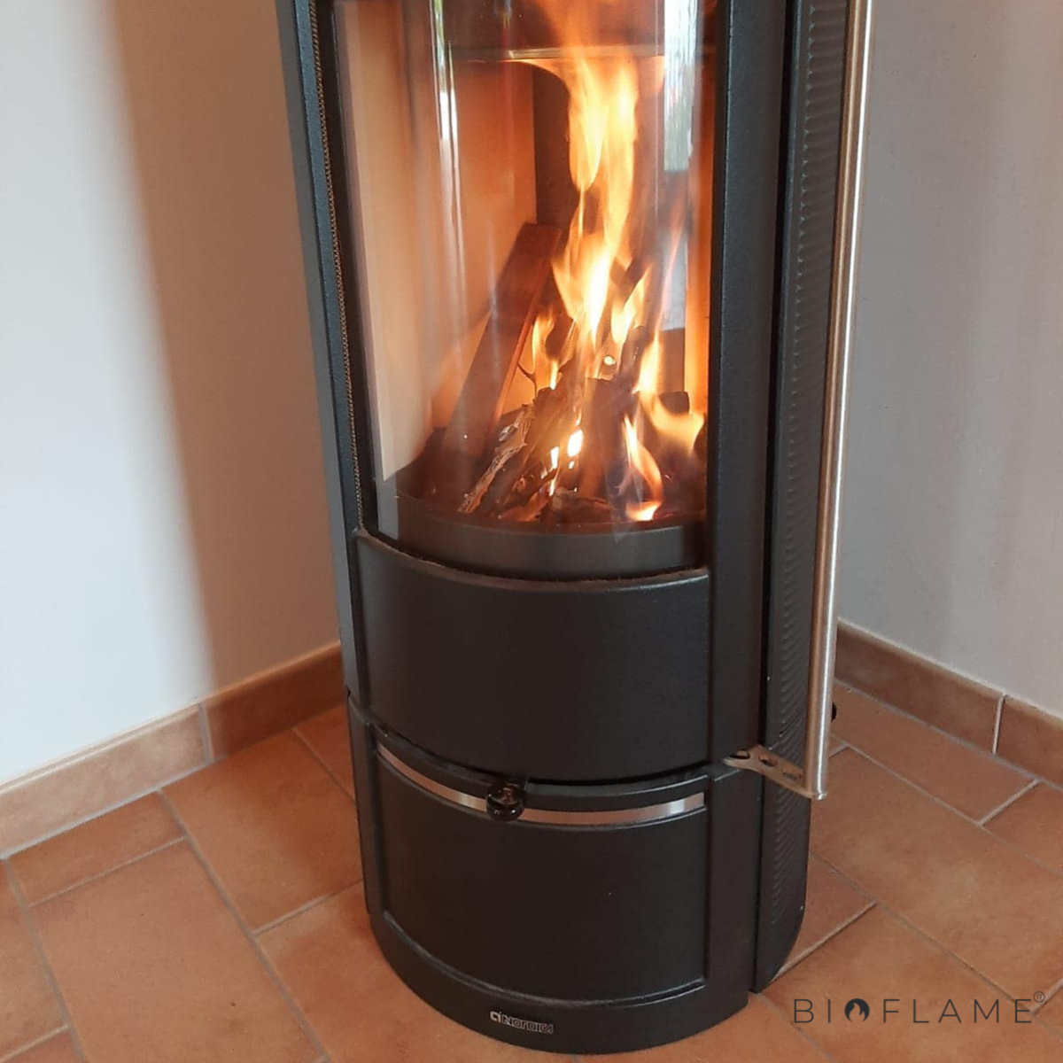 SALAMANDRA A LENHA EM FERRO FUNDIDO - NORDICA EXTRAFLAME MARLENA