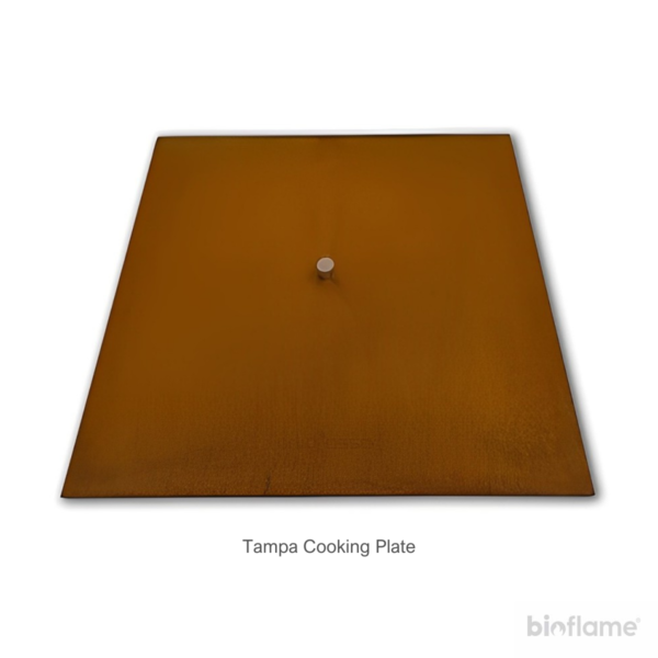 Tampa cooking plate da Churrasqueira em Aço Corten Milão, mostrando sua espessura e qualidade.