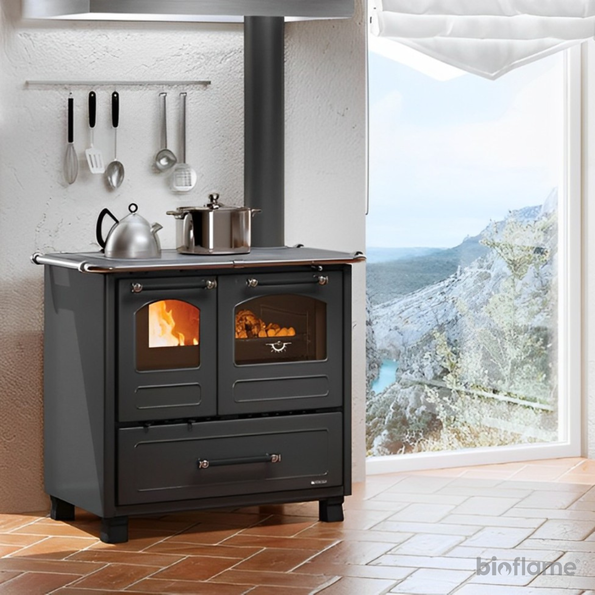 Fogão a lenha Nordica Extraflame Family 4,5 em Preto Antracita em uso