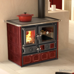 Fogão a Lenha Nordica Extraflame Rosa 5.0 - Maiolica em uso em outra cozinha