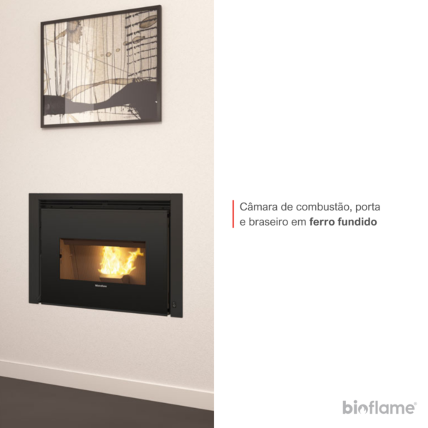 Câmara de combustão, porta e braseiro em ferro fundido do Recuperador de Calor a Pellets Canalizável – Nordica Extraflame Comfort P85 Plus, garantindo durabilidade e eficiência.